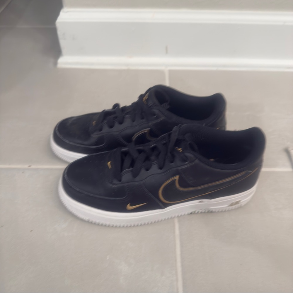 Nike Kids Black and Gold Sneakers